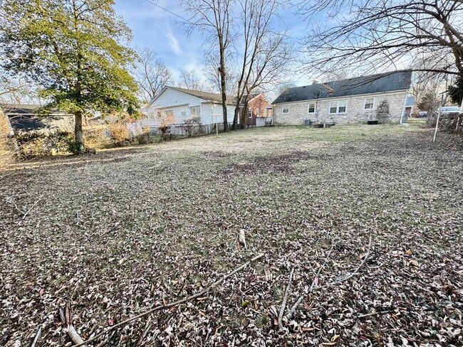 Building Photo - 479 Stratford Dr