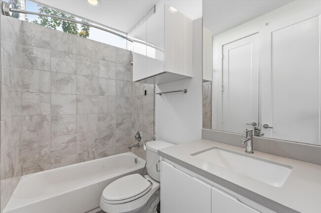 Building Photo - 1155 W 17th St