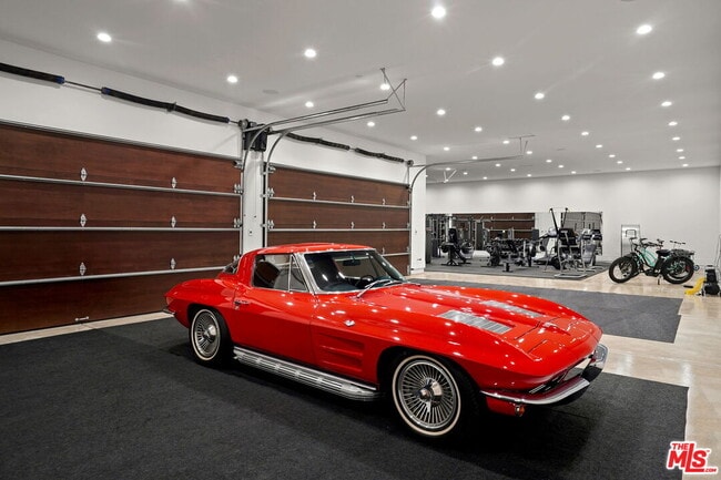 Building Photo - 20101 SW Cypress St