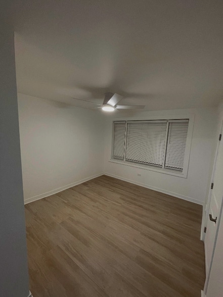 Building Photo - 4115 S Maplewood Ave