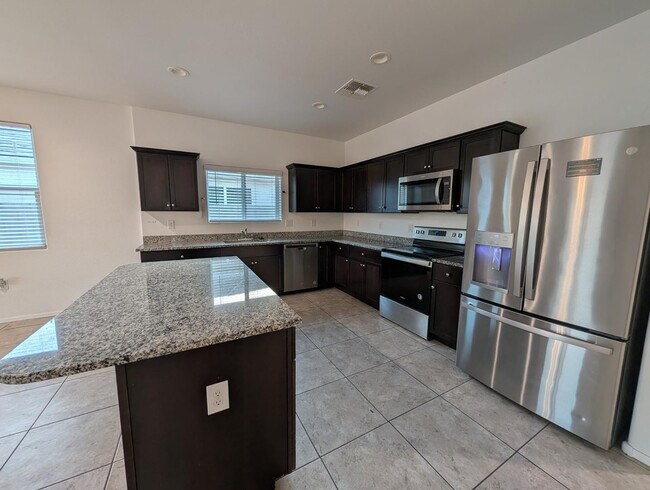 Building Photo - 9407 E Alfalfa Dr