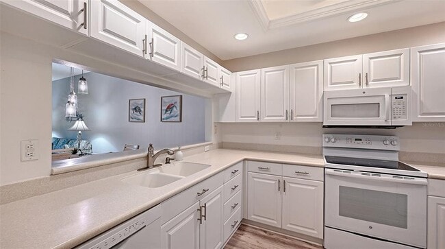 Building Photo - 8750 Olde Hickory Ave