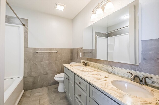 Building Photo - 5922 Fairdale Ln