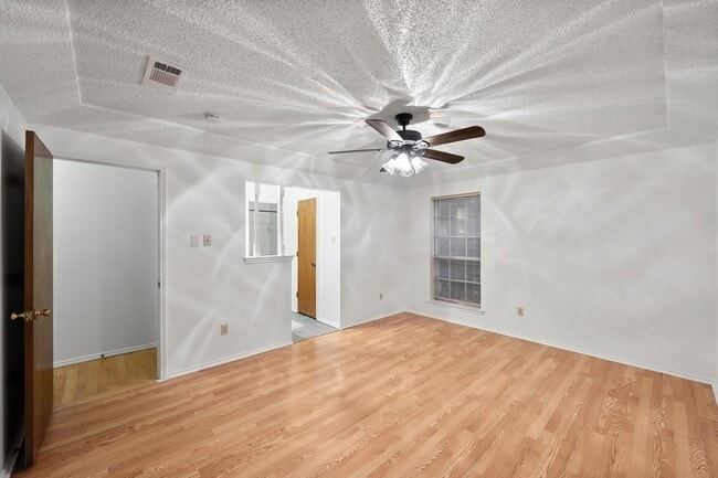 Building Photo - 6436 Ridglea Dr