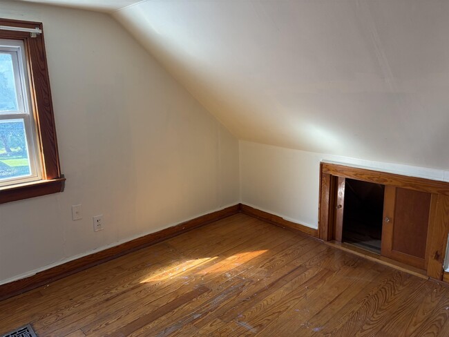 Building Photo - 1420 Woodbury Ave