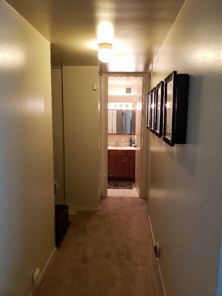 Building Photo - 2605 S Indiana Ave