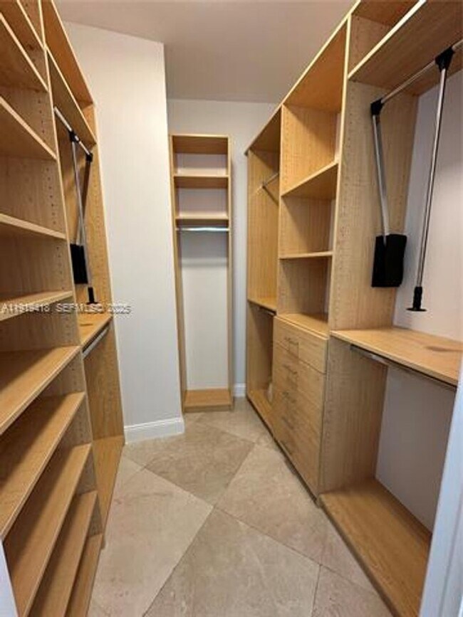 Building Photo - 16001 Collins Ave