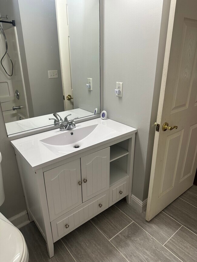 Building Photo - 104 Camellia Ct