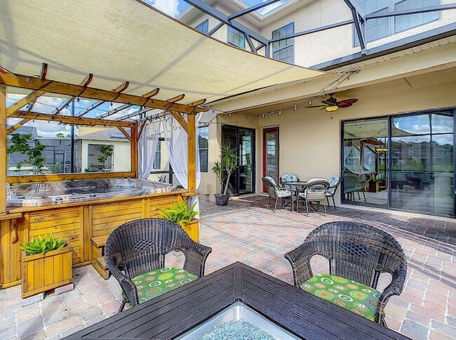 Building Photo - Luxury Living in Woodland Lakes Preserve: Fully-Furnished