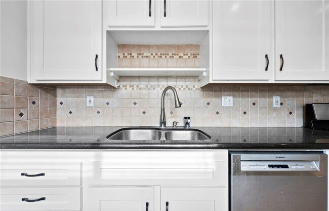 Building Photo - 330 Cordova St