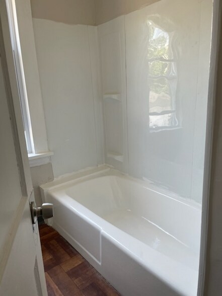 Building Photo - 563 E 118th St