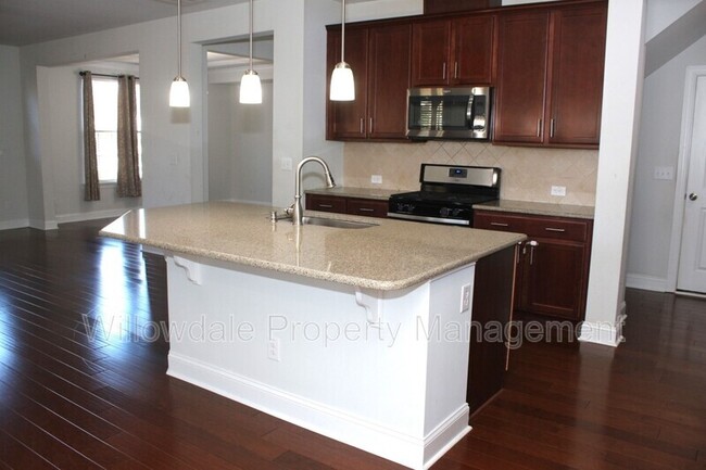Building Photo - 200 Birdsgrove Ct
