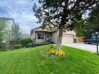 Building Photo - 3 Bedroom home in quiet neighborhood