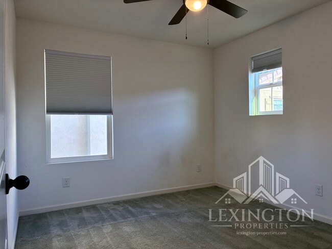 Building Photo - Elegant, 3BD/2.5BA, Sacramento Home in Nat...
