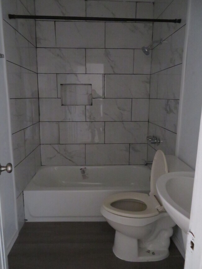 Building Photo - 5010 Walker St