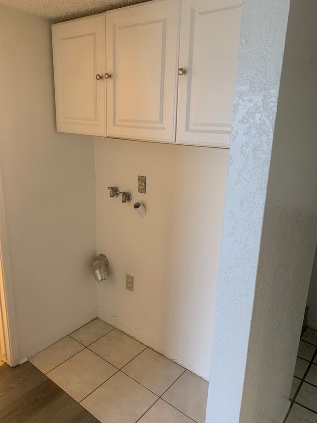 Building Photo - 1127 Bel Aire Cir