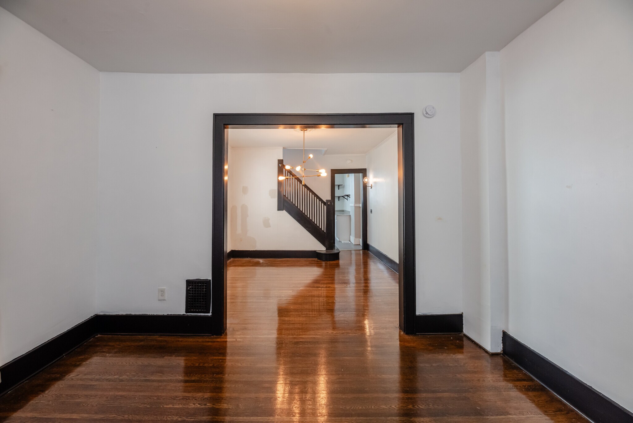 Building Photo - 57 Anthony St