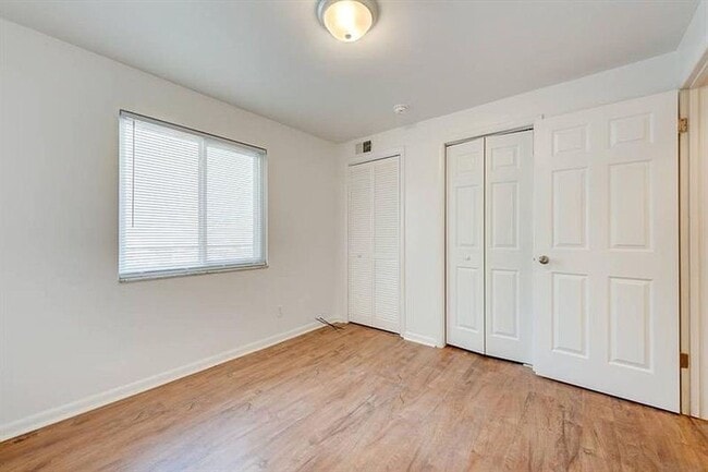 Building Photo - Avail Sept 1st: 2BR Apt in Crafton, 1 Off Street Parking, AC, W/D included, Quartz Countertops, D...