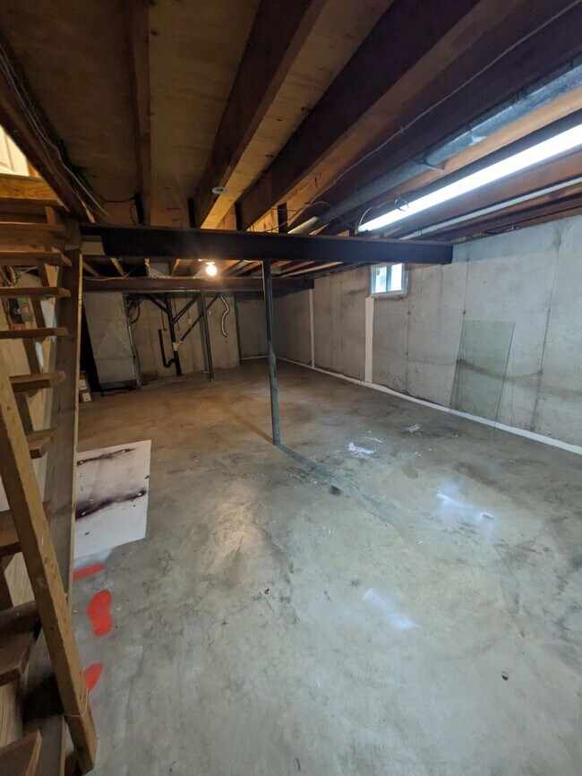 Building Photo - 307 NE Timbercreek Dr