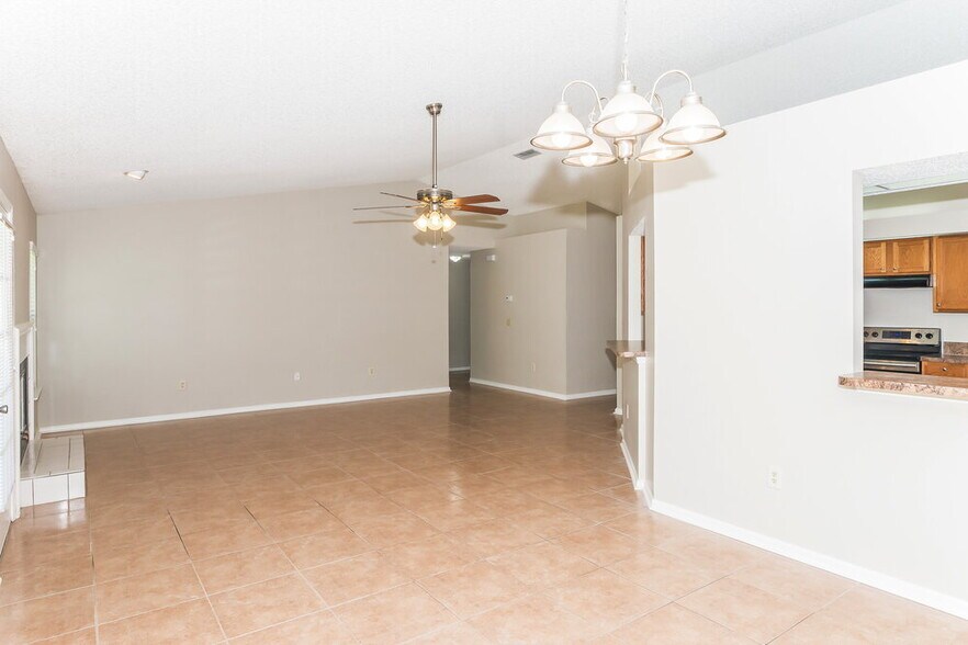 Building Photo - 3379 Deerfield Pointe Dr