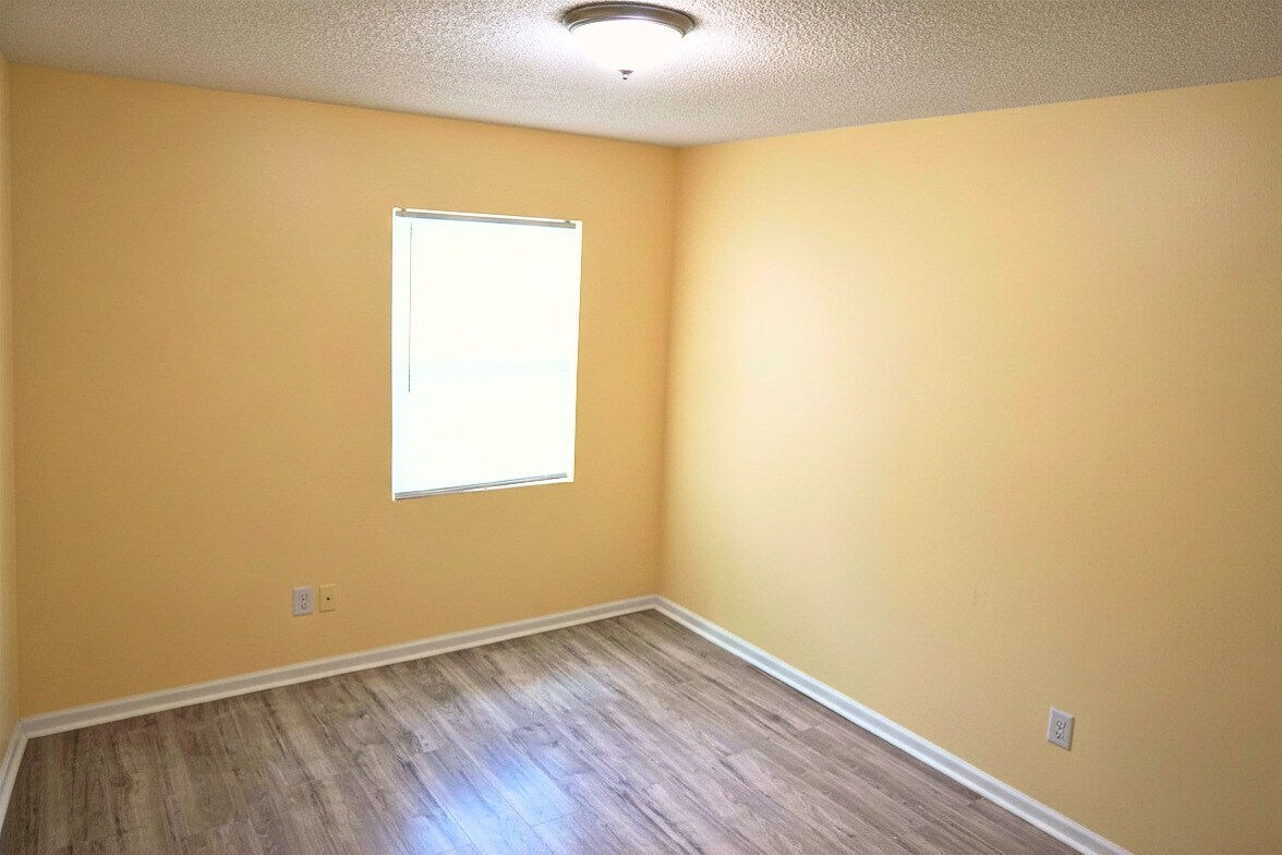 Building Photo - 7190 Conant Ave