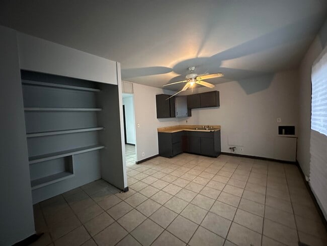 Building Photo - 802 Knollcrest-