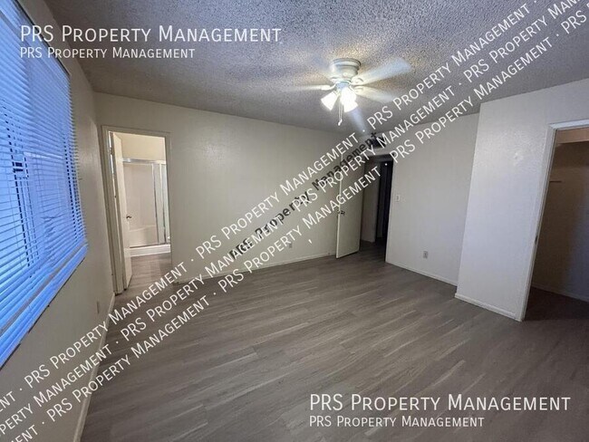 Building Photo - 5309 S River Dr