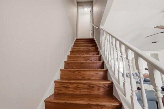 Building Photo - 855 Mande Ct