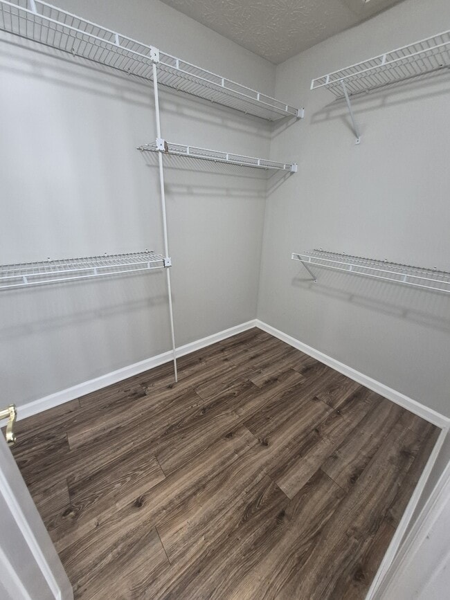 Building Photo - 307 Chiswick Ct