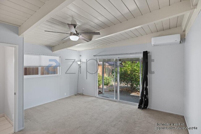 Building Photo - 3350 Pepper Tree Ln
