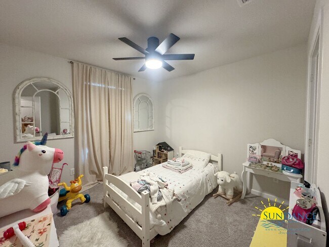 Building Photo - Stunning 4 Bedroom home in the sought-after Price Farms Plantation Community!