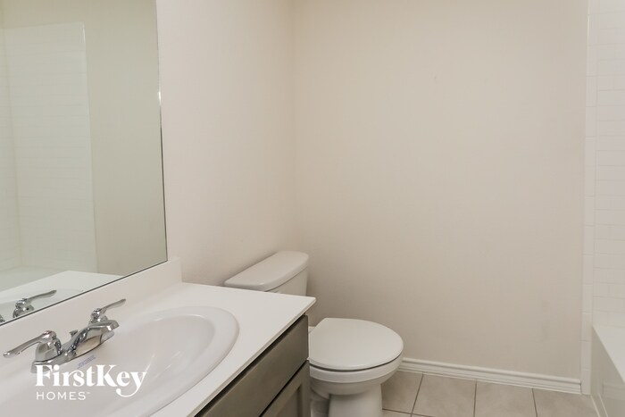Building Photo - 2481 Conklin Dr