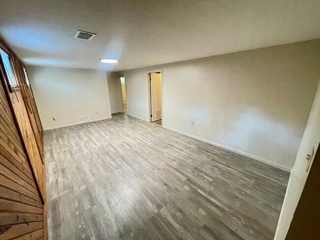 Building Photo - Charming 3 Bed, 2 Bath Home Near CSU & Old Town Fort Collins!