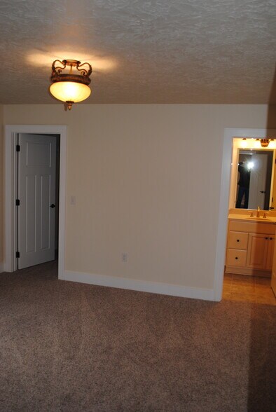 Building Photo - 333 Cecil Henderson Rd