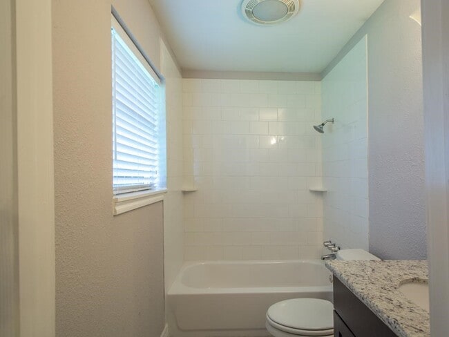 Building Photo - 6510 Reamer St