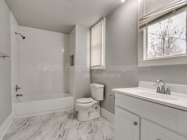 Building Photo - 611 E Springer Ave