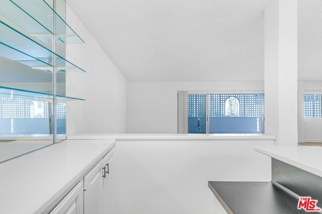 Building Photo - 825 S Gretna Green Way