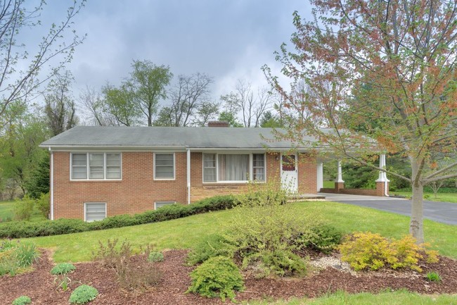 Primary Photo - 938 McBryde Ln
