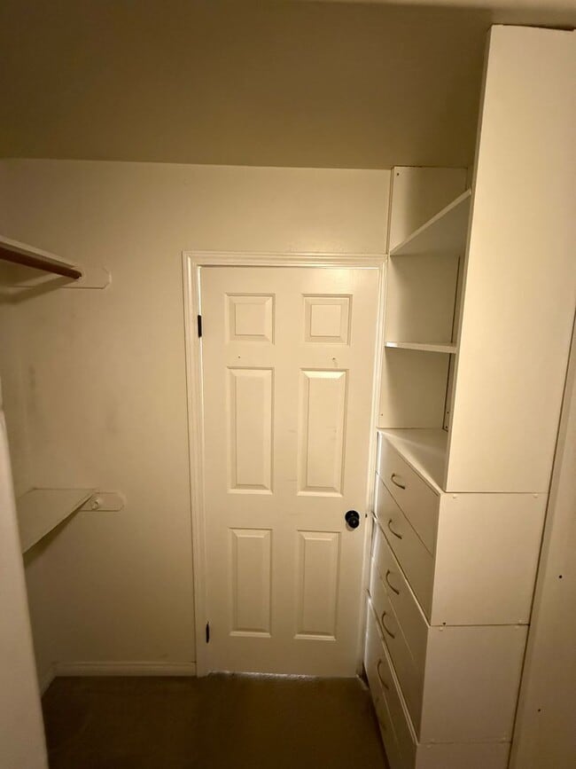 Building Photo - Spacious 4 bed 2 Bath in Desirable NW Bakersfield