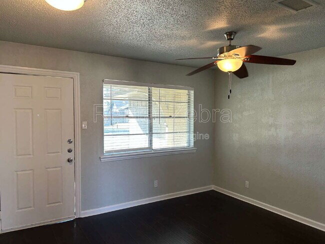 Building Photo - 2939 Longmeade Dr