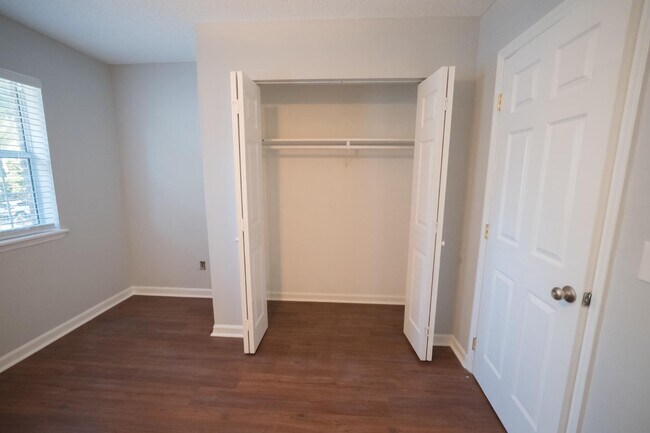 Building Photo - 944 Bonham Ave