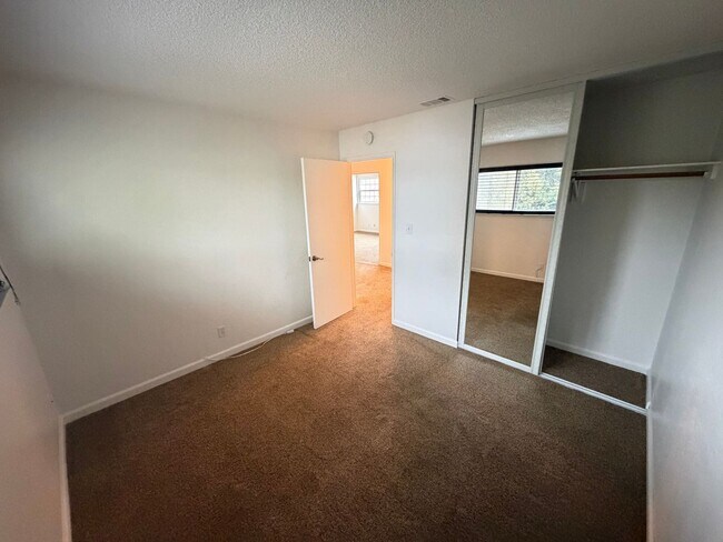 Building Photo - 4 Bedroom | 3 Bathroom | Home in Roseville