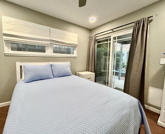 Queen bedroom with door to back patio - 121 Hollywood Ave