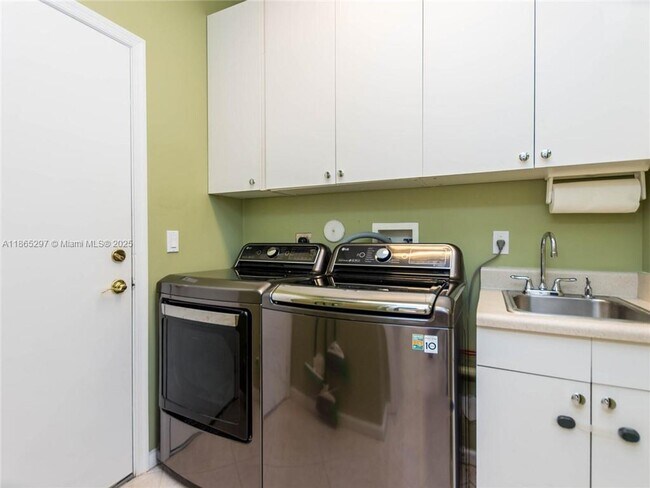 Building Photo - 5119 Heron Ct