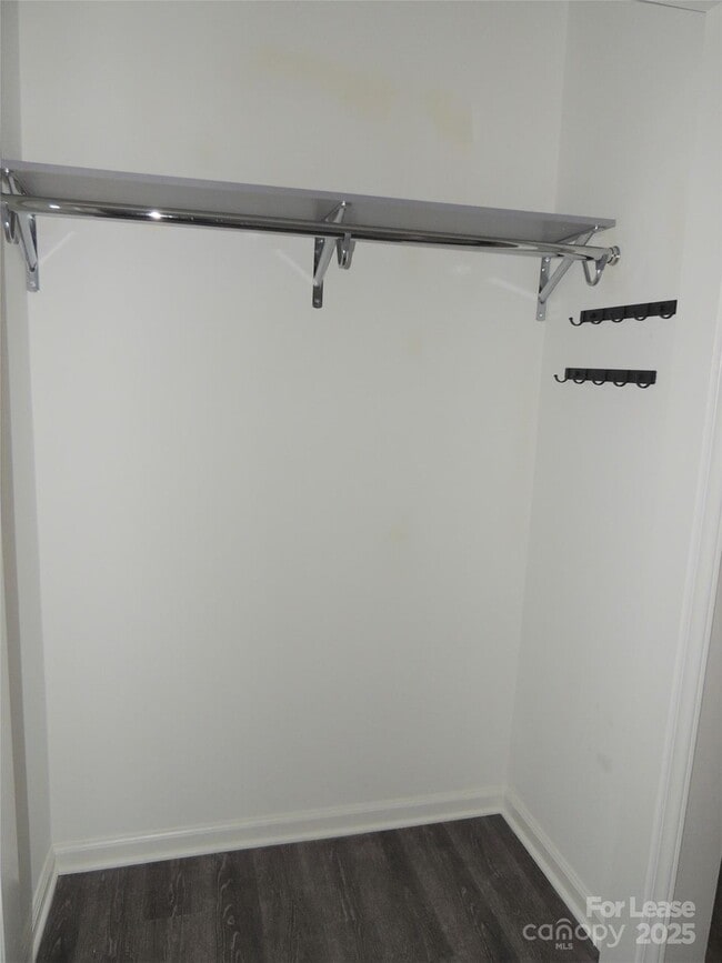 Building Photo - 9252 Kings Canyon Dr