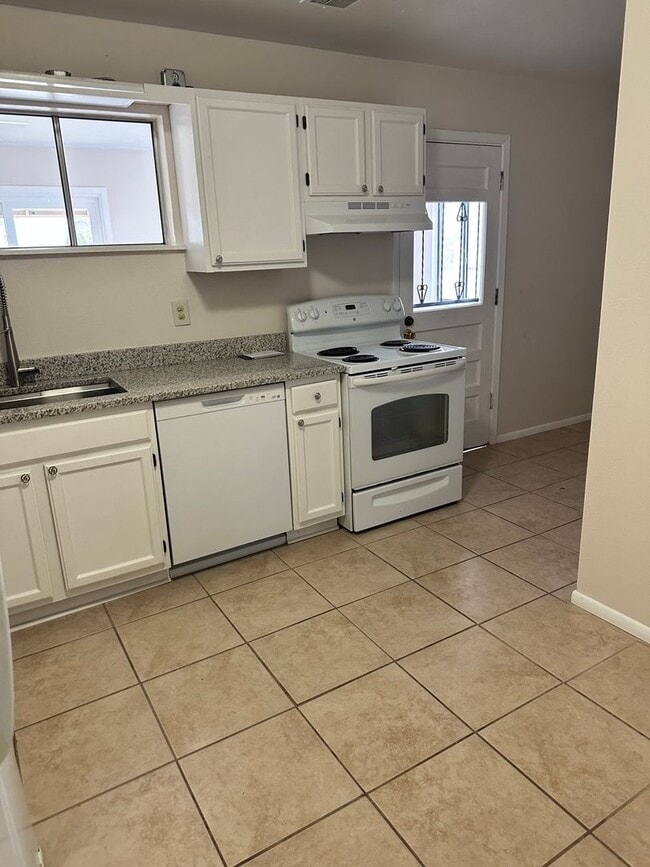 Building Photo - NE Property