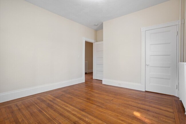 Building Photo - 327 Ashmont St