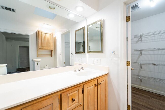 Building Photo - Charming, 3 Bedroom, 2 Bath. With wonderful outdoor living space