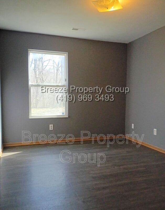 Building Photo - 329 S Jackson St