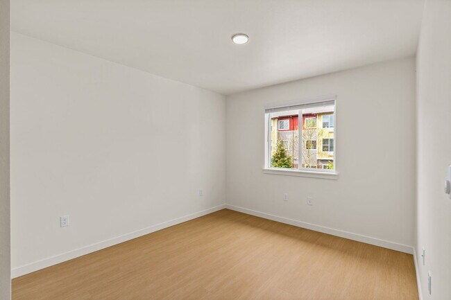 Building Photo - 2901 SE Salem Ave